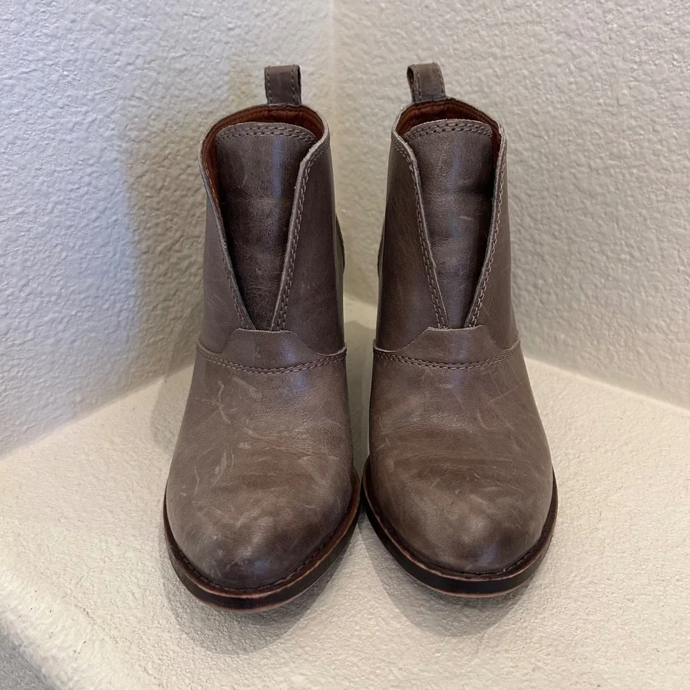 Lucky‎ Brand Womens Grey Leather V-Cut Ankle Booties Block Heel Size 5.5M